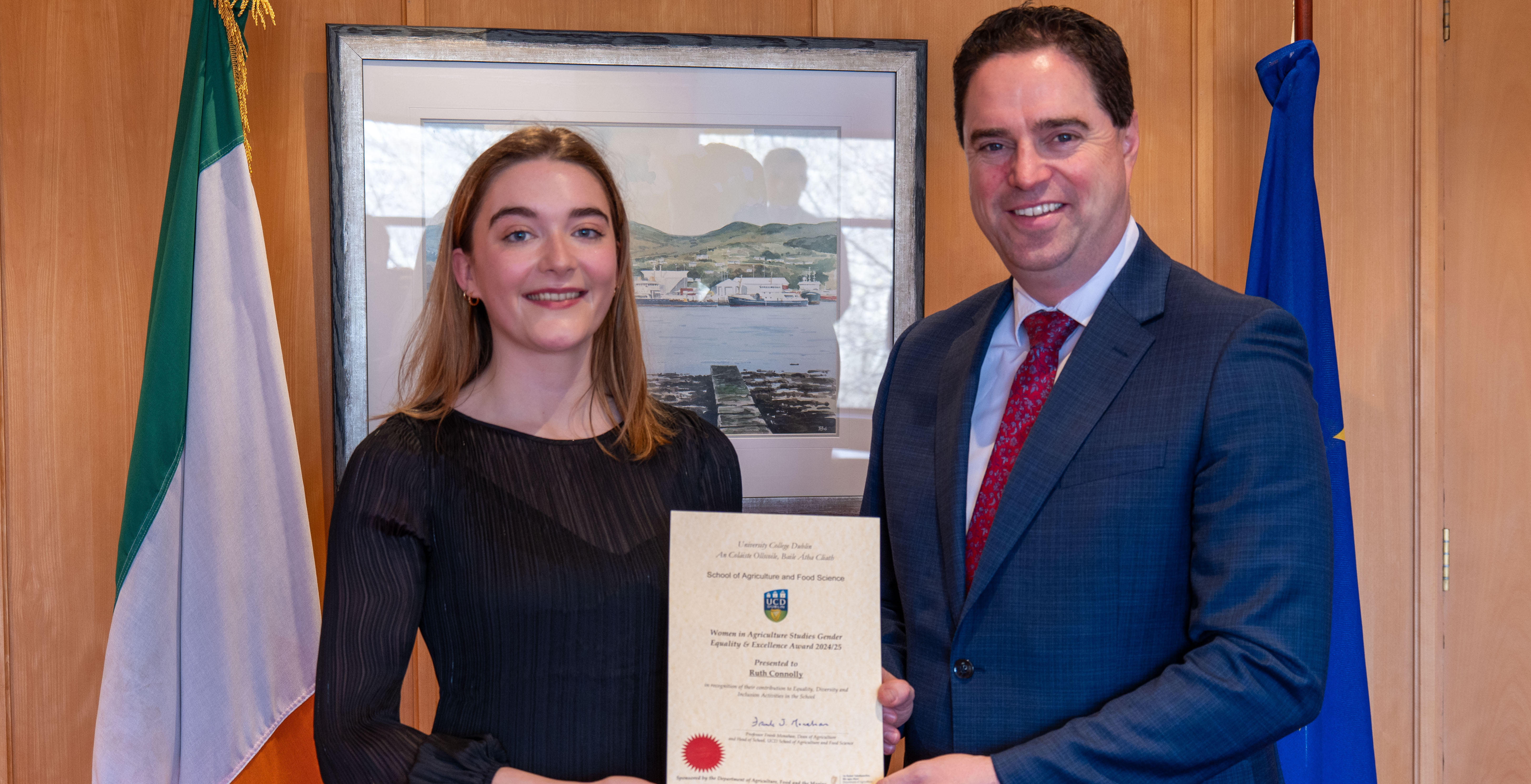 Minister Heydon presents Women in Agriculture Studies Excellence Award